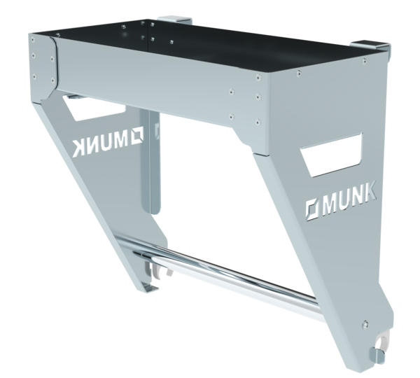 Storage tray for railings, flush with clip, depth 100 mm, front view | © MUNK GmbH