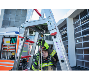 Scaling ladder, alu., used as double-sided ladder | © MUNK GmbH