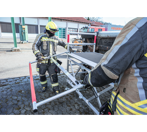 (FS) rescue & working platform, compl.w.DIN 14830 | © MUNK GmbH