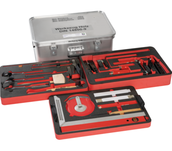 Case with "tool set wood" lettering size 3 | © MUNK GmbH