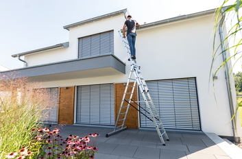Multi-purpose ladder in use | © MUNK GmbH