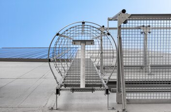 Vertical ladder on site equip.from below | © MUNK GmbH