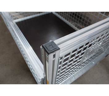 Cover cap plastic black 40x40 mm | © MUNK GmbH