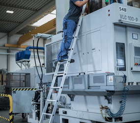 Anlegeleiter ohne Traverse 12 Sprossen Anwendung | © MUNK GmbH