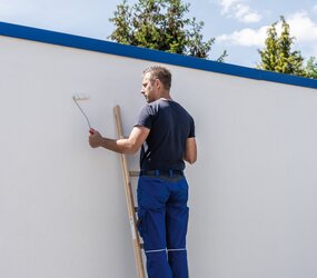 Anlegeleiter Holz 8 Sprossen Anwendung mit Tritt | © MUNK GmbH