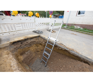 Stufen-Baugrubenleiter in Baugrube | © MUNK GmbH