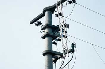 Sprossen-Mast-Hängeleiter 10 Sprossen Anwendung | © MUNK GmbH