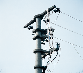 Sprossen-Mast-Hängeleiter 10 Sprossen Anwendung | © MUNK GmbH