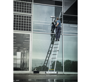 Steps for using a glass cleaning ladder | © MUNK GmbH