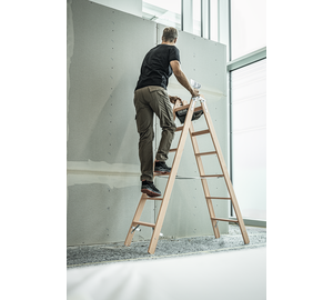 Stufen-Stehleiter Holz beidseitig 2 x 6 Stufen Anwendung | © MUNK GmbH