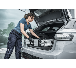 Stufen-Stehleiter 2x4 Stufen beidseitig begehbar, steckbar inkl. Einsteckteil 3 Stufen Anwendung | © MUNK GmbH