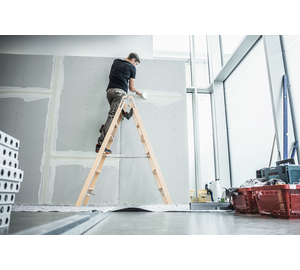 Step ladder, wood, 2 x 6 steps on both sides, in use | © MUNK GmbH
