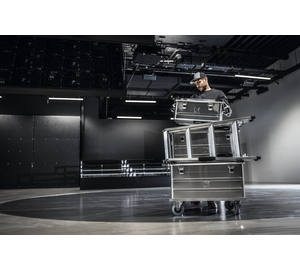 Stackable transport crates and trolley bases in use | © MUNK GmbH