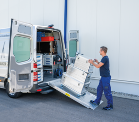 Ladebrücke zur Fahrzeugbe- & -entladung Anwendung | © MUNK GmbH