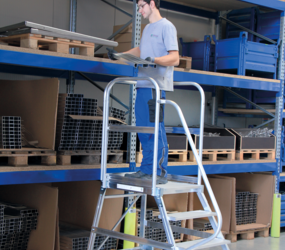 Podesttreppe eins. begehb. m. Rollen&Handlauf Anw | © MUNK GmbH