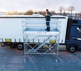 Mobiles Enteisungsgerüst mit LKW | © MUNK GmbH