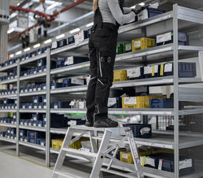 Klapppodest eins. begehb. 3 Stufen Anwendung | © MUNK GmbH