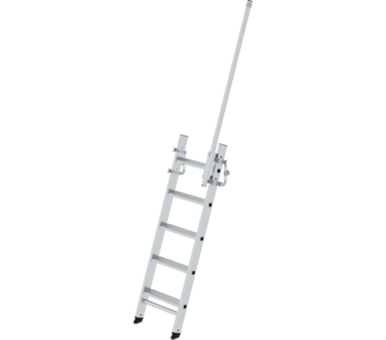 Stufen-Anlegeleiter LKW mit Ausstiegsholm rechts | © MUNK GmbH